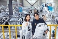 AI 공장서 하루 3만벌 척척… 부부 세탁특공대