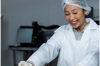 린드스트롬, 국내 식품 위생복 공급 나서